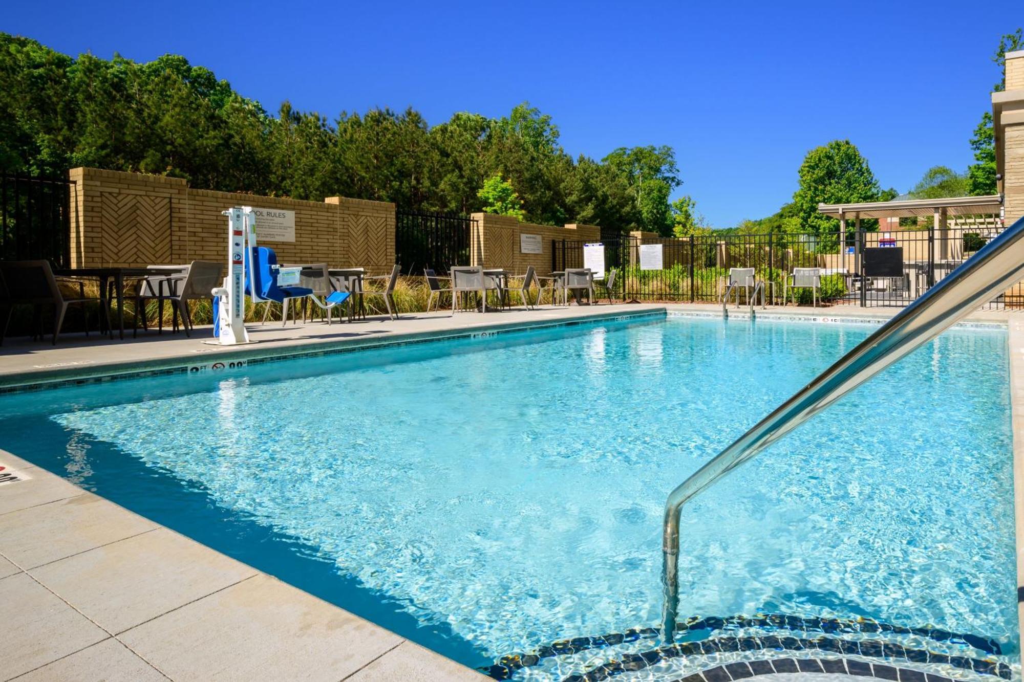 Courtyard By Marriott Raleigh Cary Crossroads Hotel Exterior photo