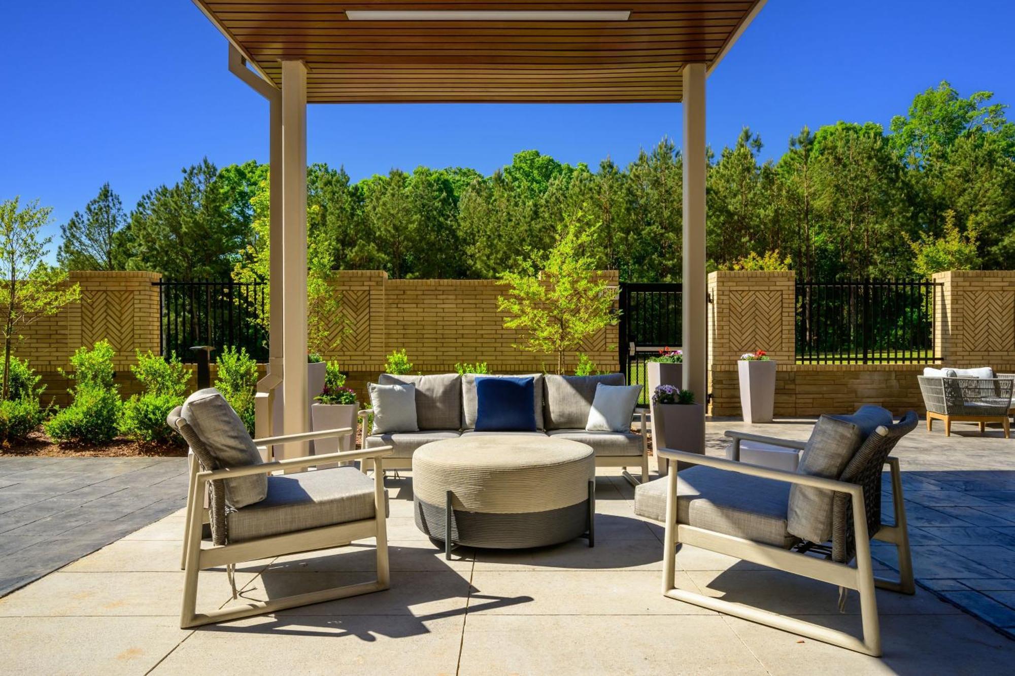 Courtyard By Marriott Raleigh Cary Crossroads Hotel Exterior photo