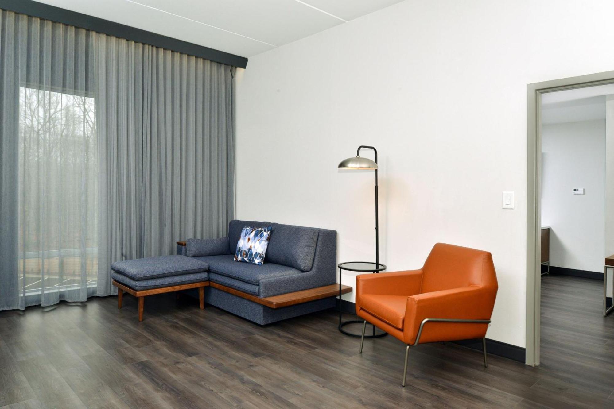 Courtyard By Marriott Raleigh Cary Crossroads Hotel Exterior photo