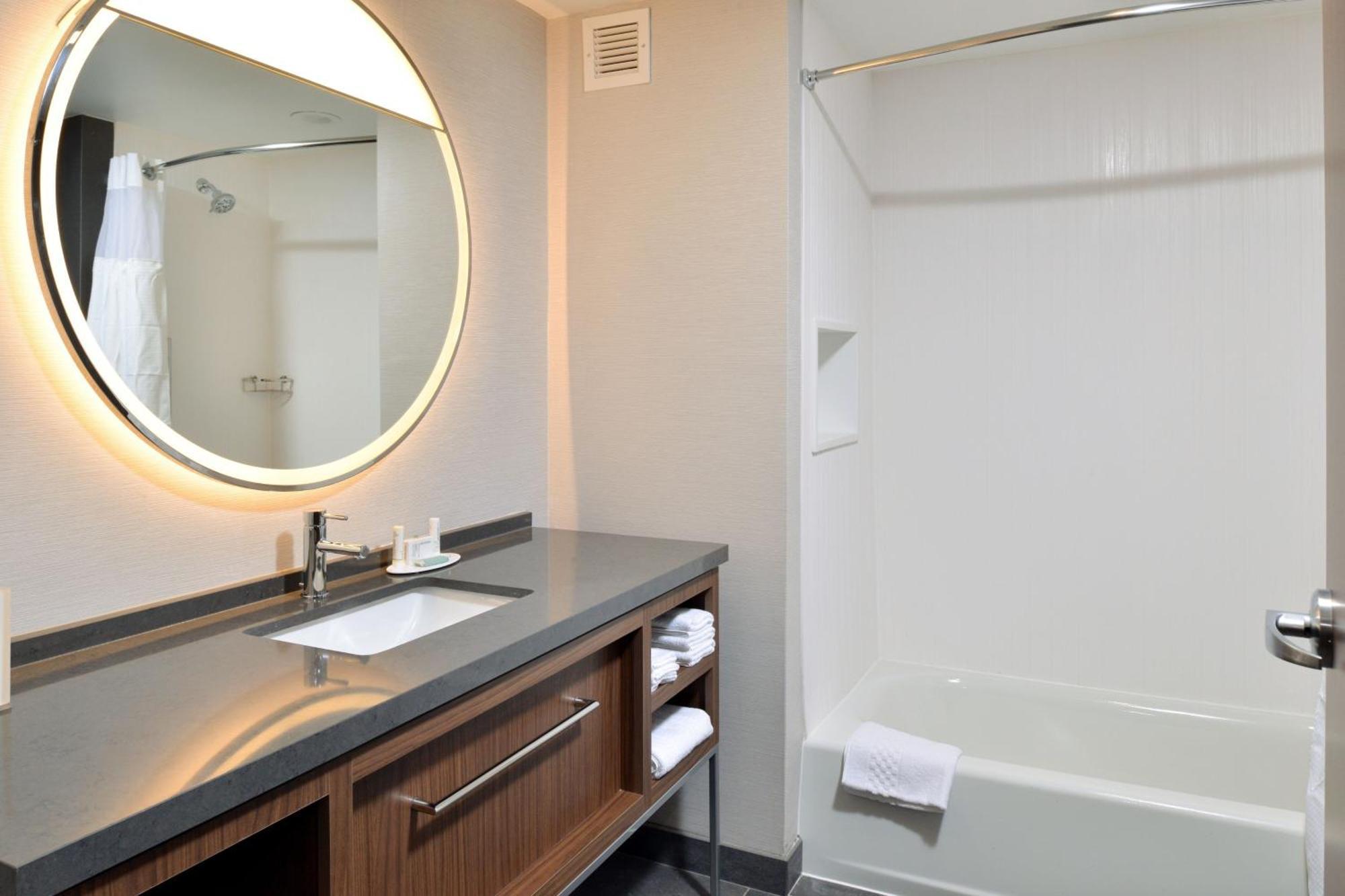 Courtyard By Marriott Raleigh Cary Crossroads Hotel Exterior photo