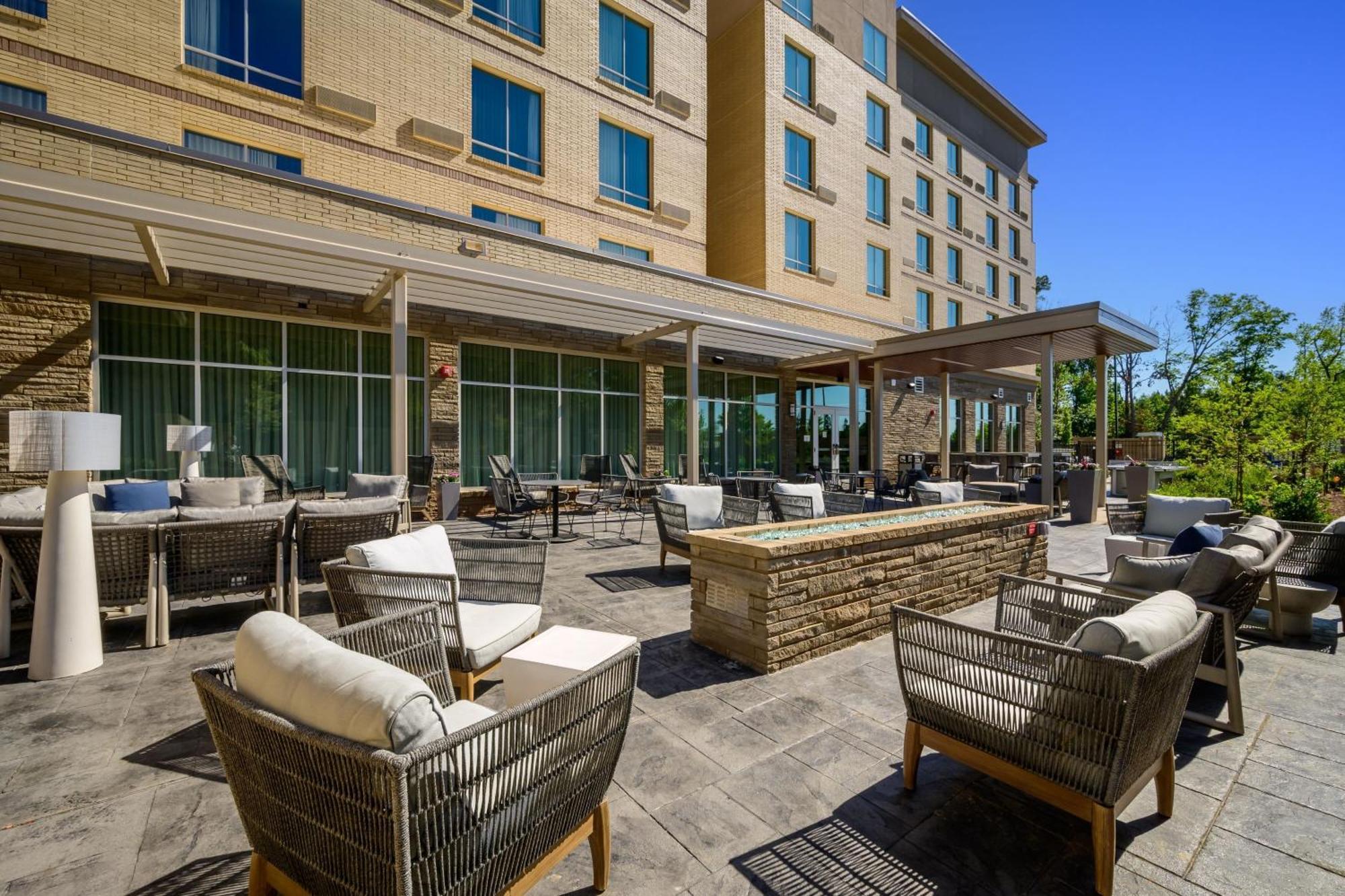 Courtyard By Marriott Raleigh Cary Crossroads Hotel Exterior photo