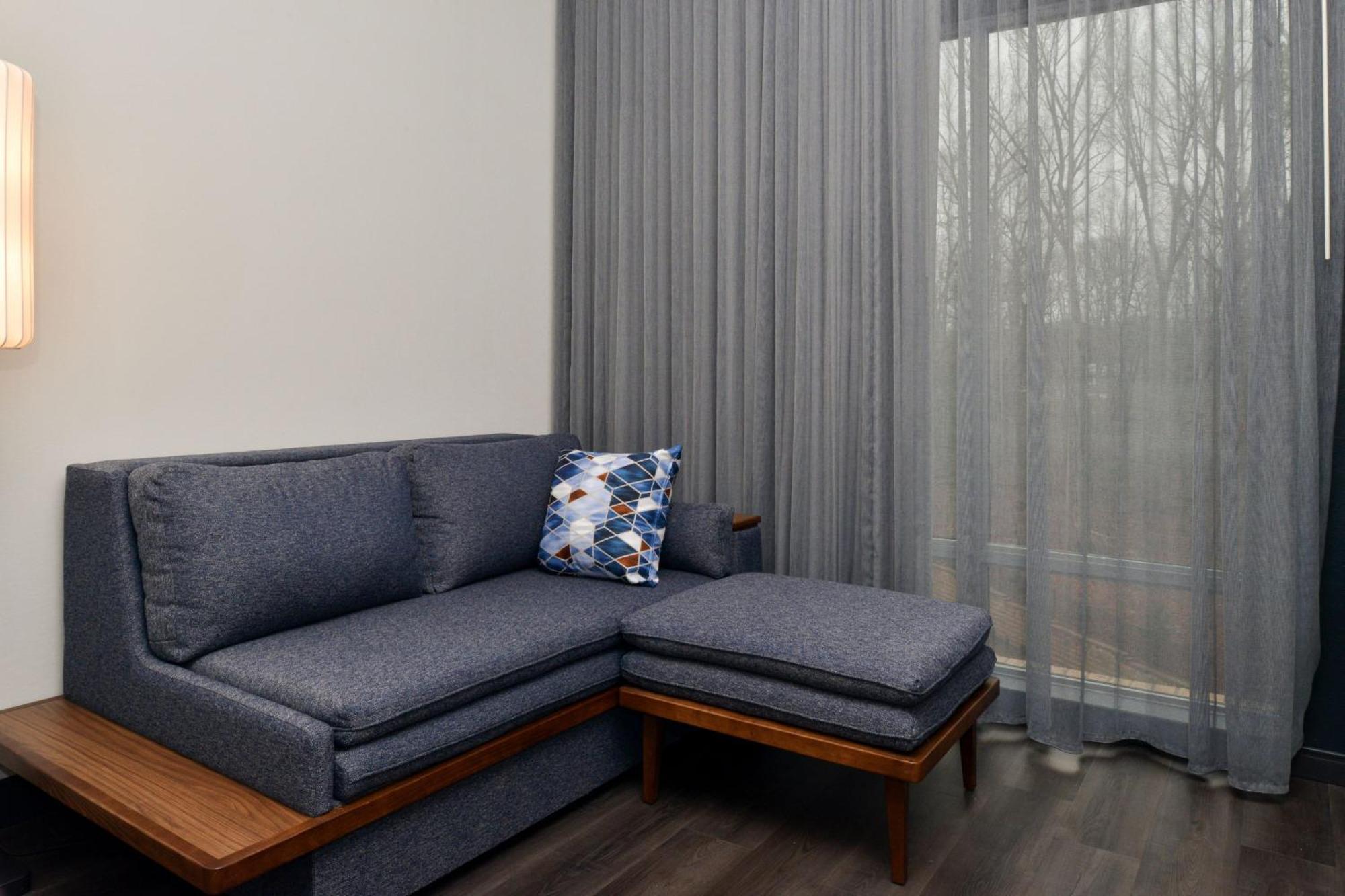 Courtyard By Marriott Raleigh Cary Crossroads Hotel Exterior photo